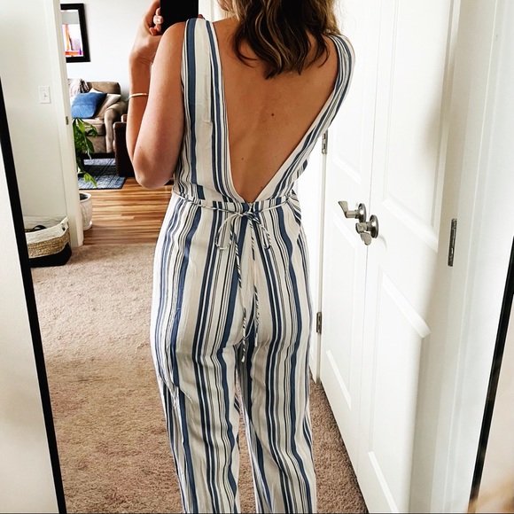 superdown Deep V Jumpsuit size small - Picture 4 of 4